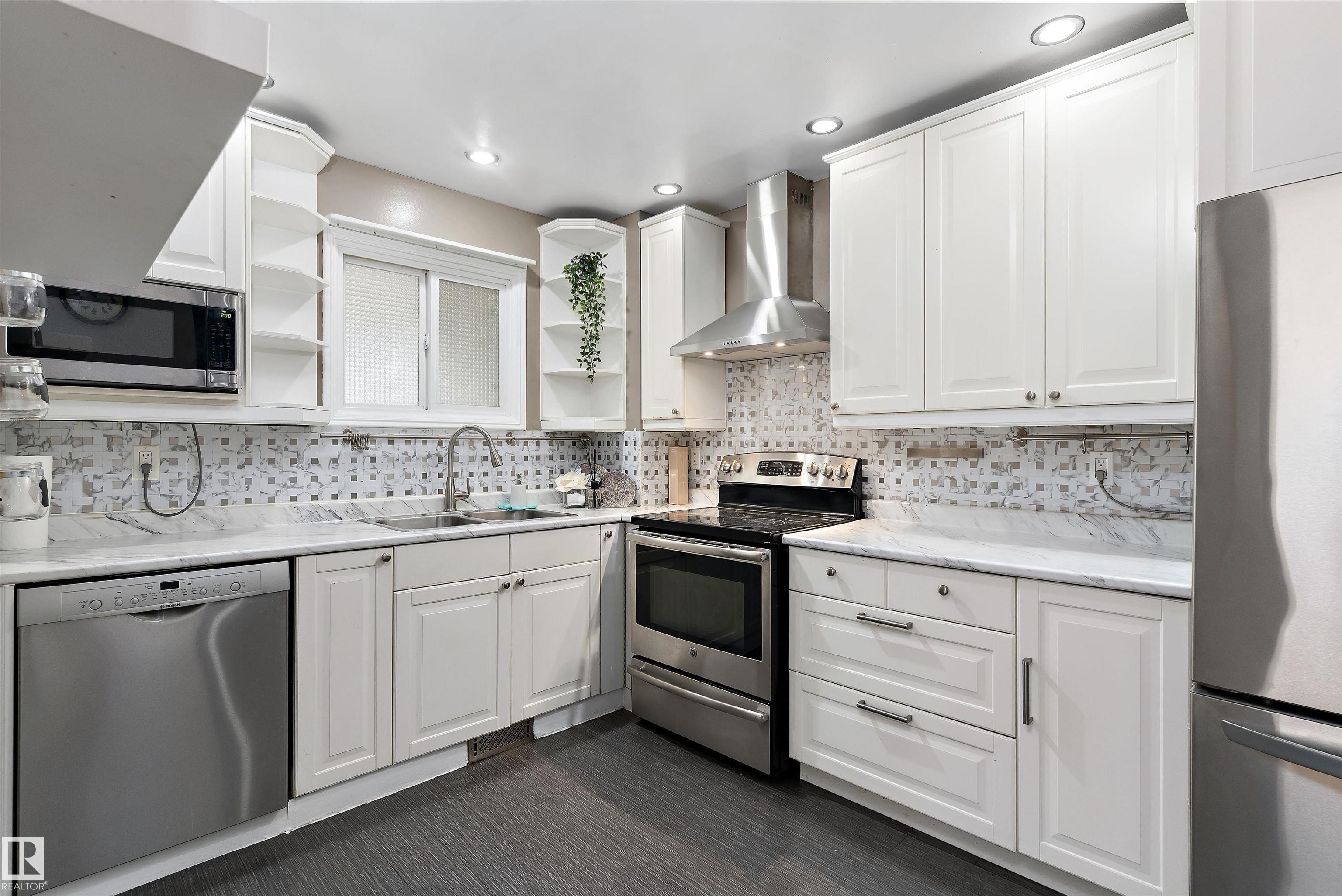 Fifth View of 500 Willow Court, Lymburn, Edmonton, Alberta, T5T 2K7