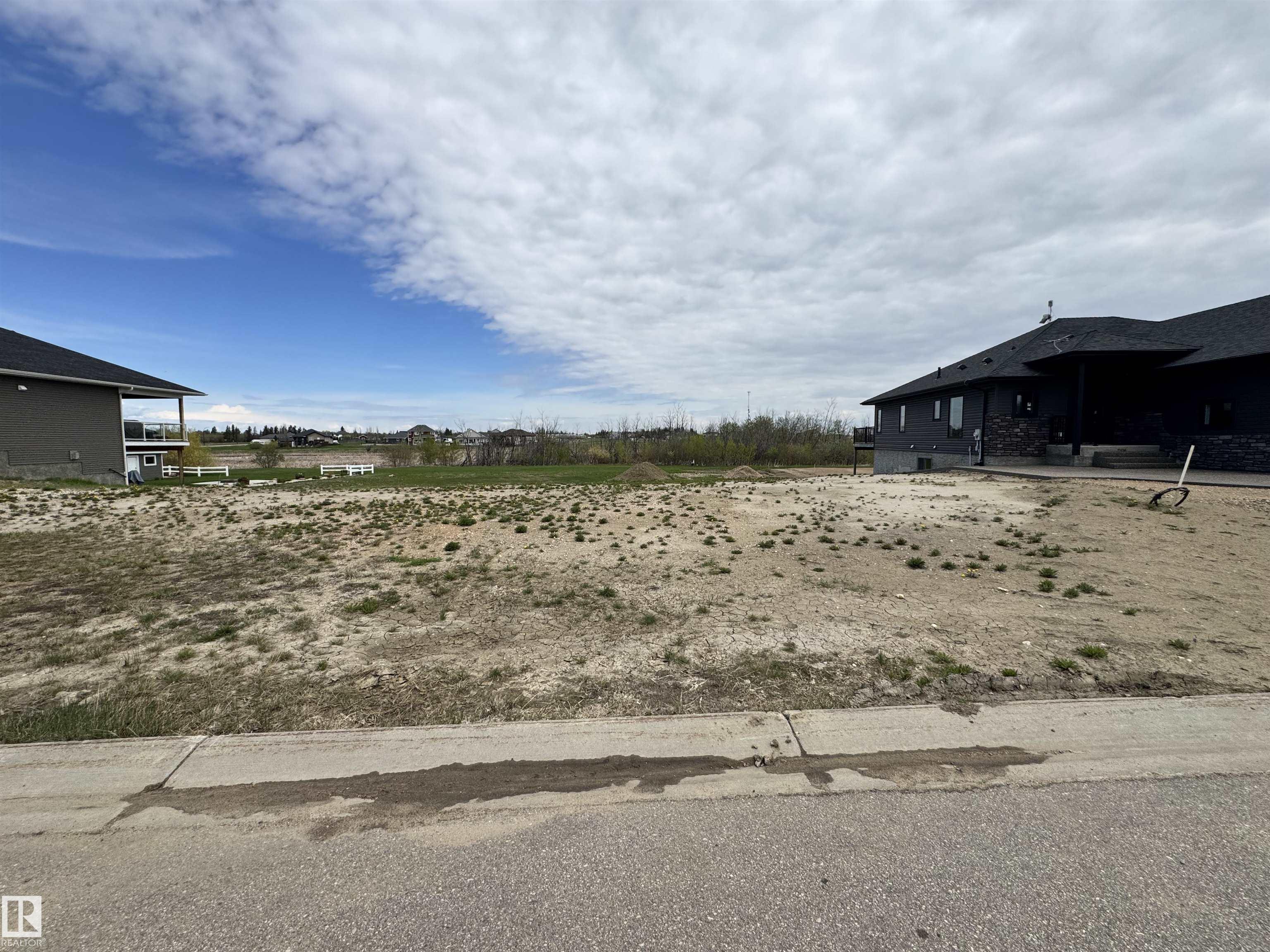 14 Whitetail Point(e), E4509698, Alberta,