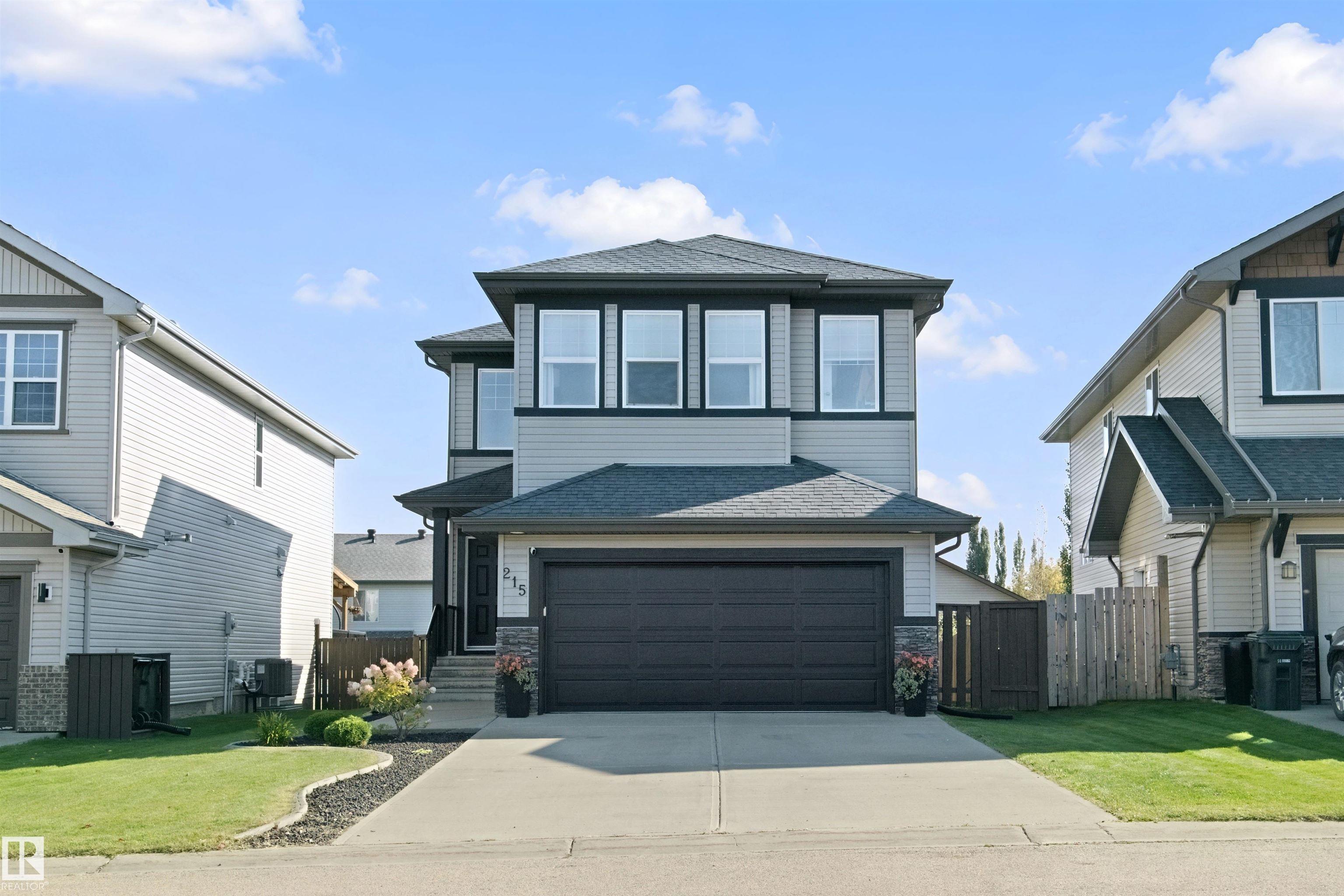215 HENDERSON Link, E4510174, Alberta,