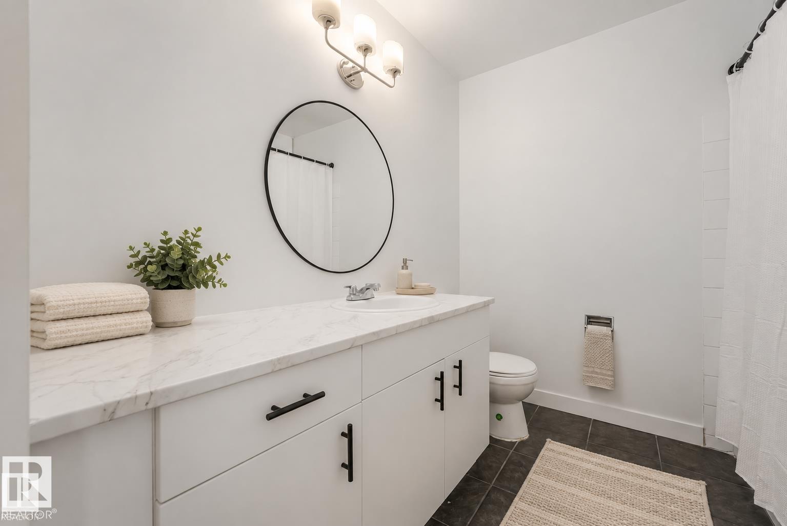 Fifth View of 5833 RIVERBEND Road, Brander Gardens, Edmonton, Alberta, T6H 5A8