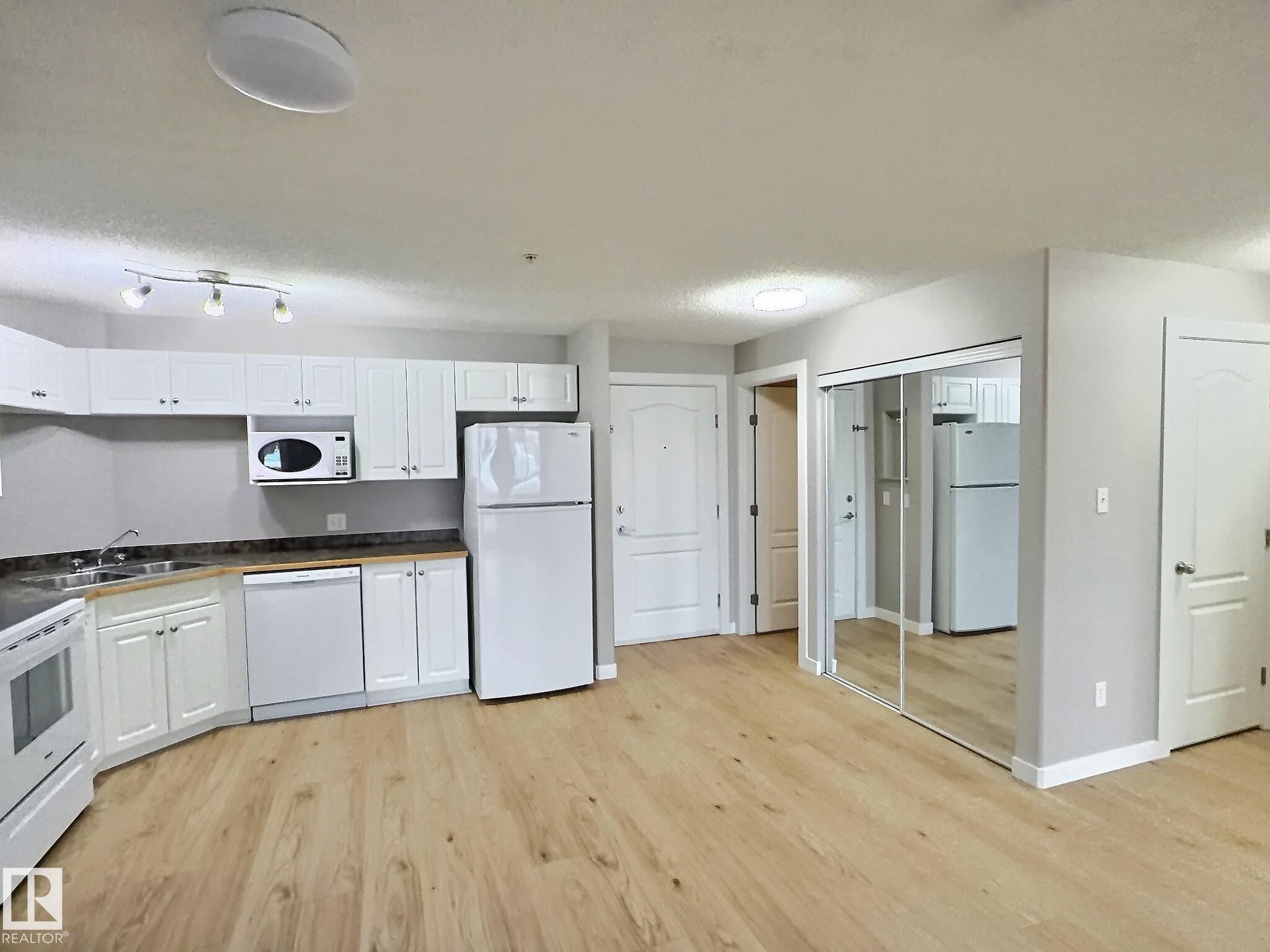 Fifth View of 103 5350 199 Street, The Hamptons, Edmonton, Alberta, T6M 0A4