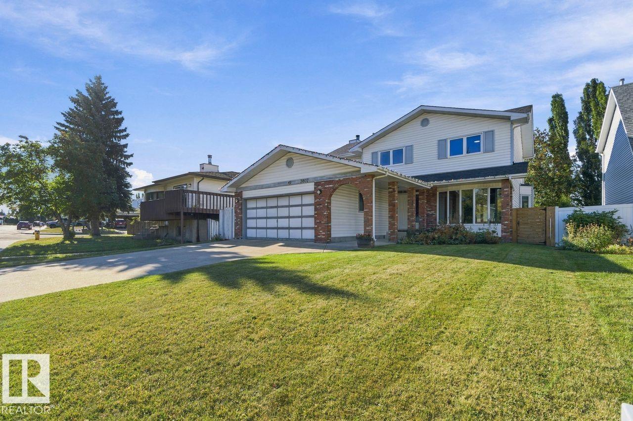Second View of 3807 36 Avenue, Minchau, Edmonton, Alberta, T6L 5R8