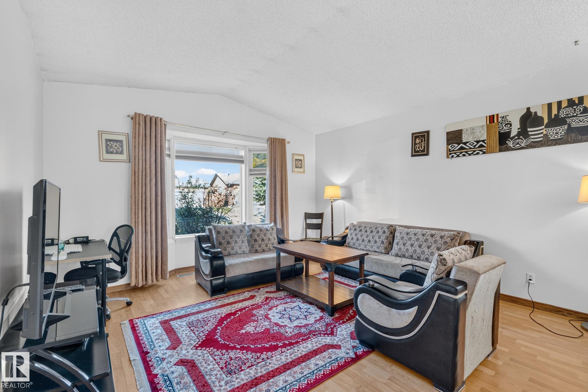 Second View of 11 HOWSON Crescent, Canon Ridge, Edmonton, Alberta, T5A 4T7