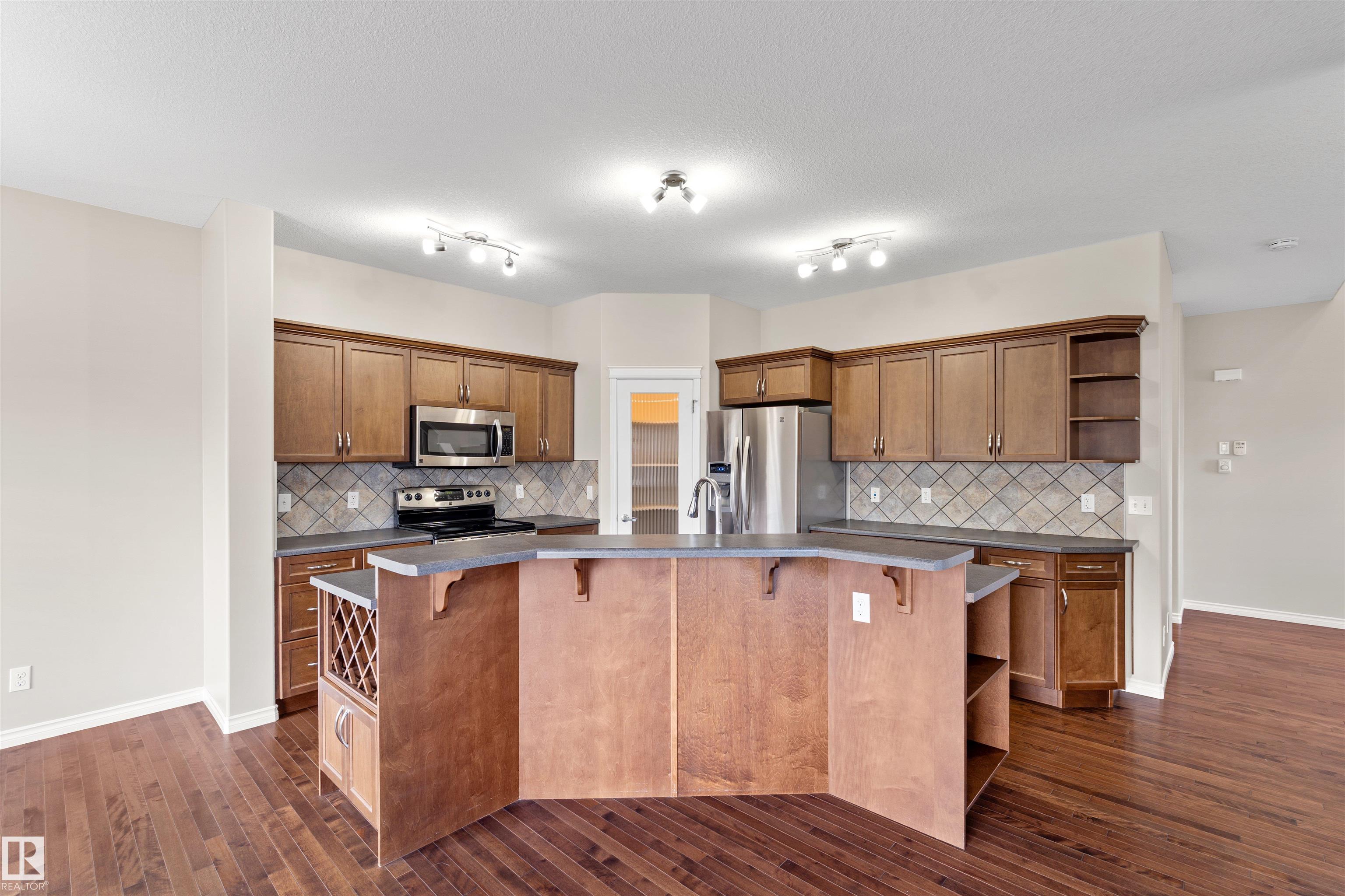 Fifth View of 6023 208 Street, The Hamptons, Edmonton, Alberta, T6M 0M1