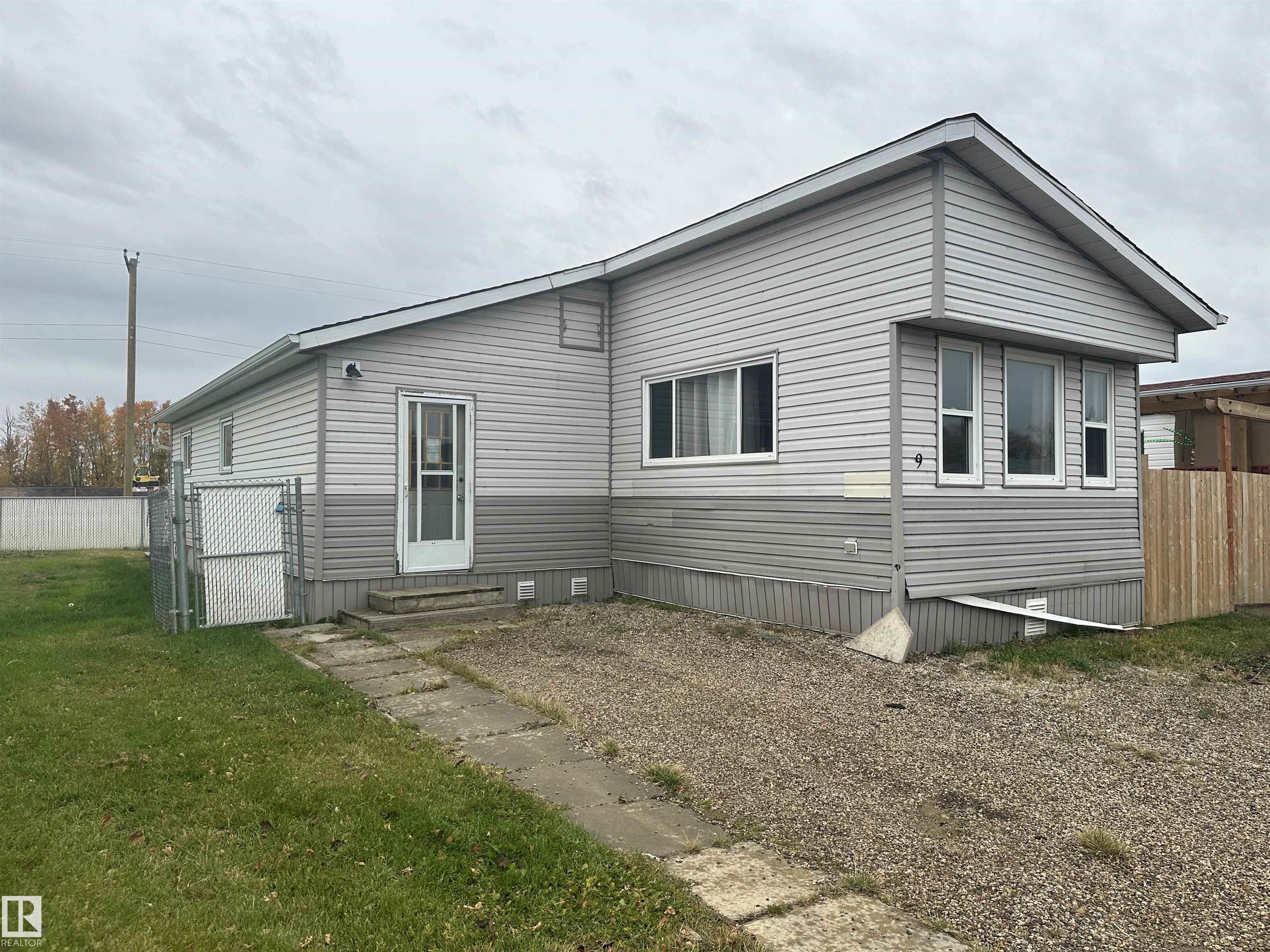 #9 5220 44Av, E4512403, Alberta,