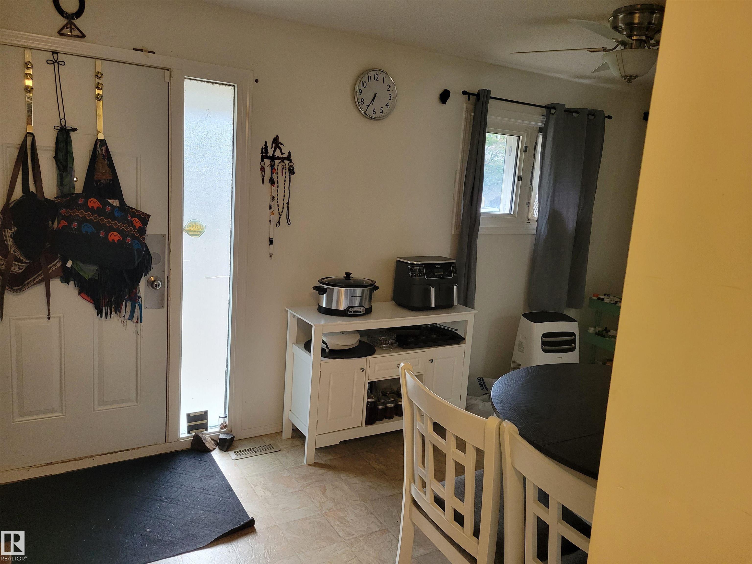 Third View of 129 ABBOTTSFIELD Road, Abbottsfield, Edmonton, Alberta, T5W 4S9
