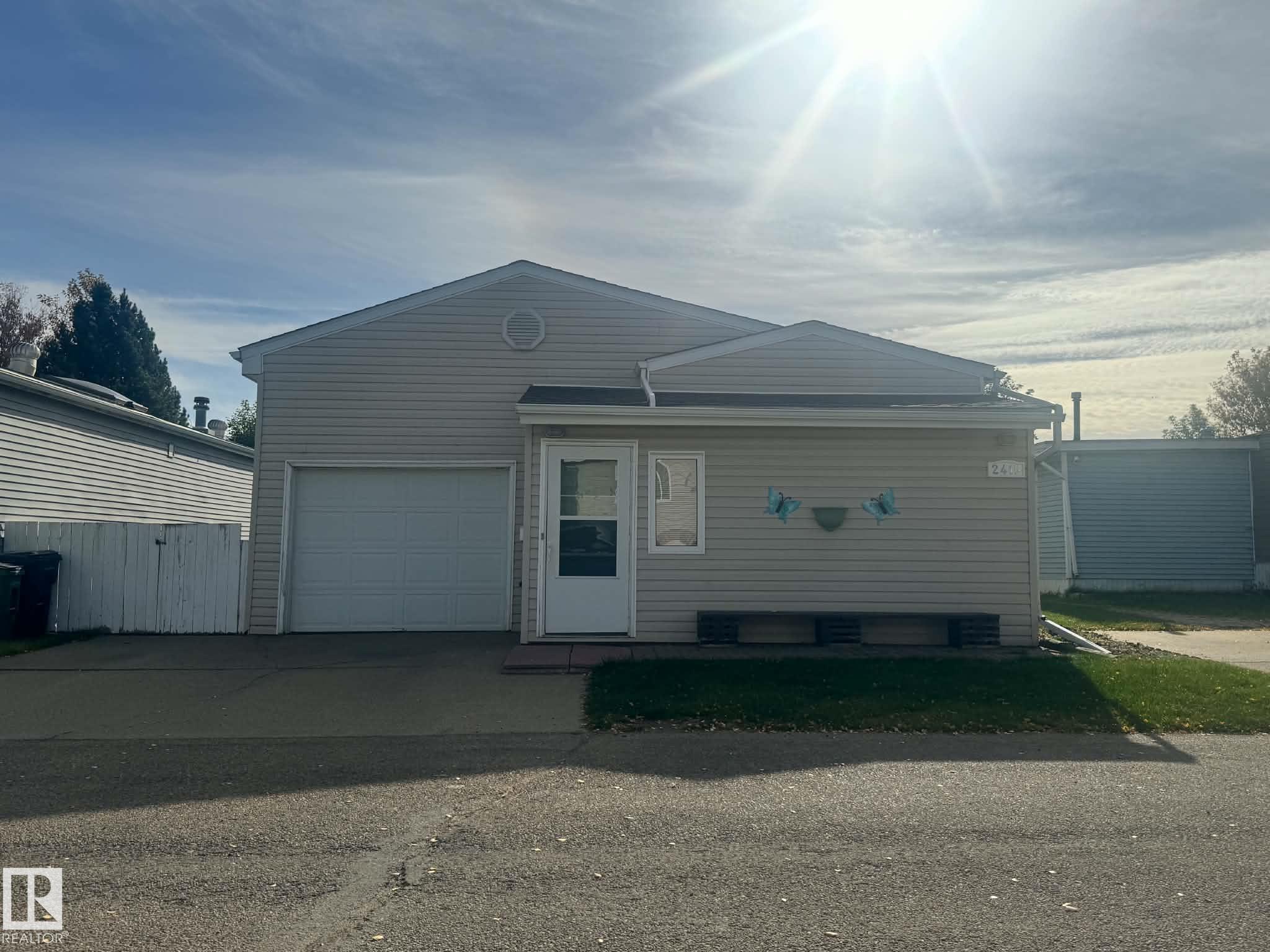 2415 West Oak Way, E4512577, Alberta,