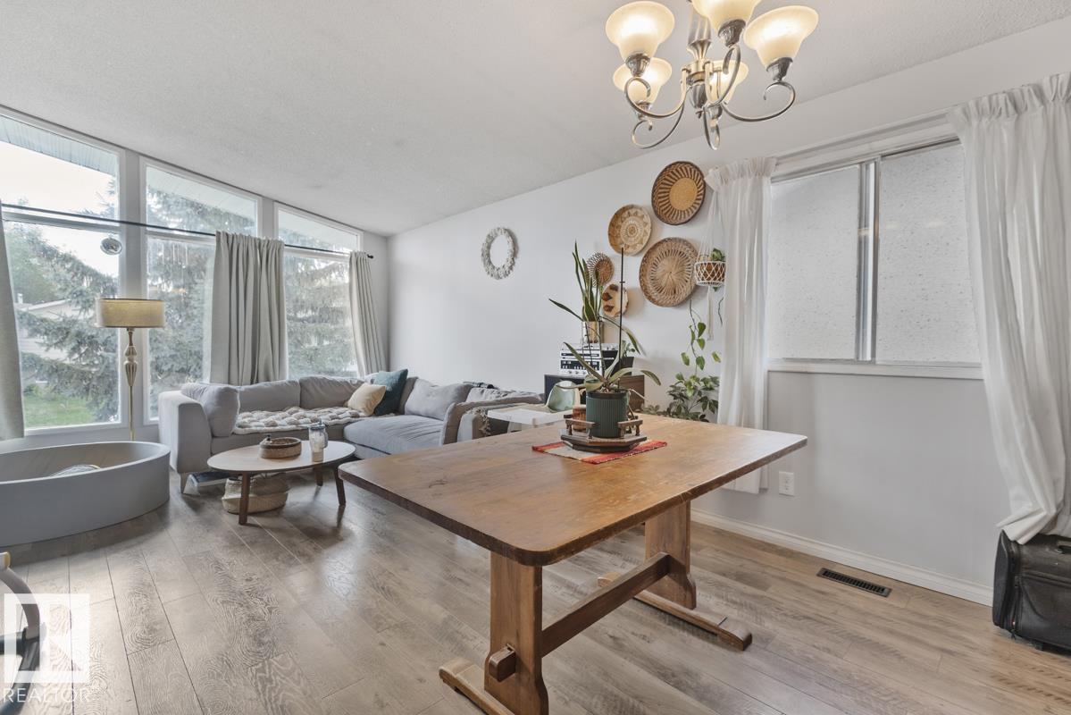 Fifth View of 8808 43 Avenue, Tweddle Place, Edmonton, Alberta, T6K 1A7