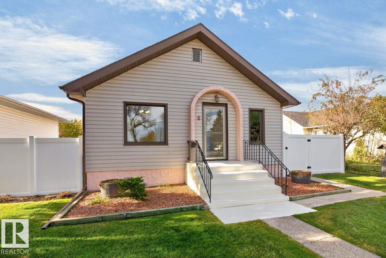 6 MONT CLARE Place, E4512928, Alberta,