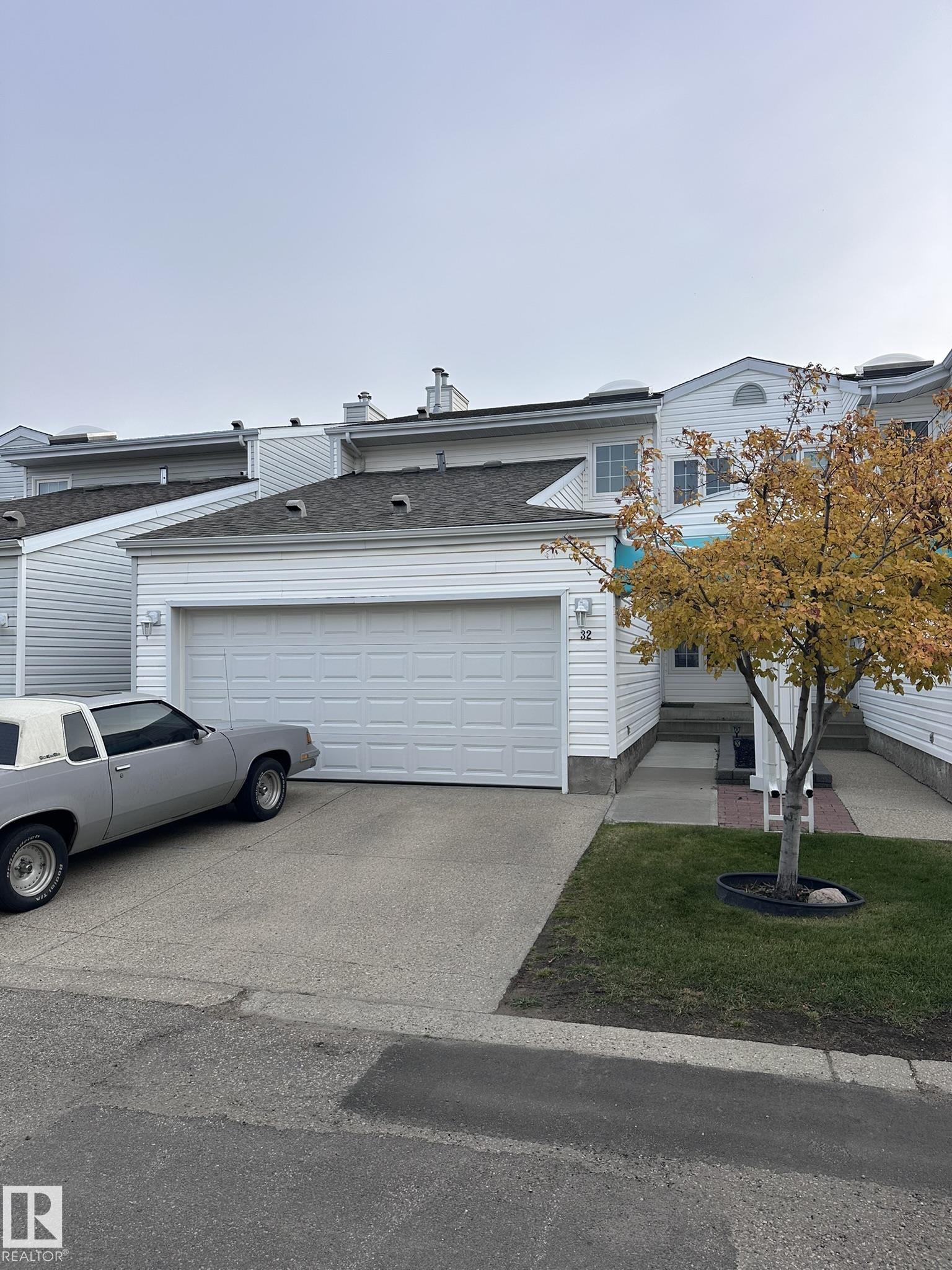 Second View of 32 2911 36 Street, Bisset, Edmonton, Alberta, T6L 6K4