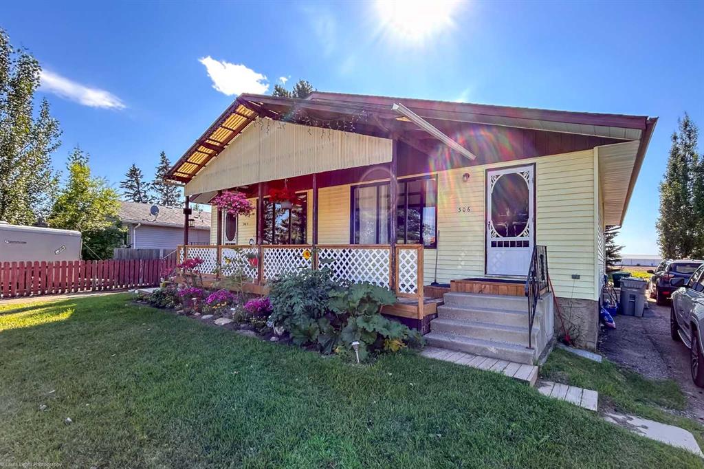 304 & 306 2 Street W, A2213939, Saskatchewan,