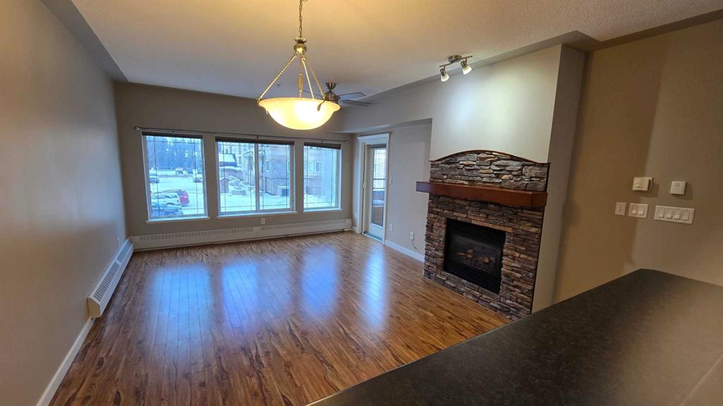 240, 20 Discovery Ridge Close SW, A2214343, Alberta,