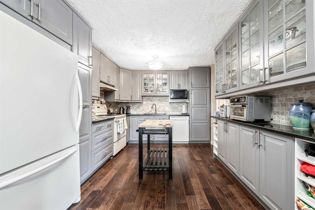 10, 310 Brookmere Road SW, A2215728, Alberta,