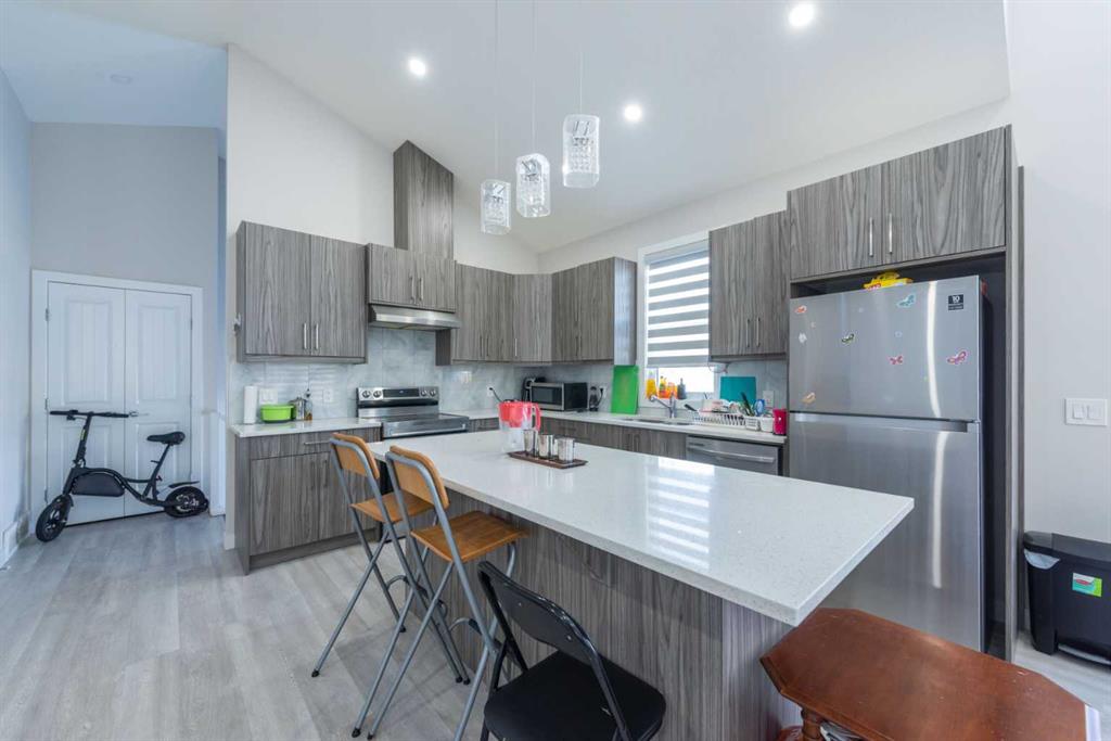 Second View of 1, 41 7 Avenue SE, Central High River, High River, Alberta, T1V 1E9