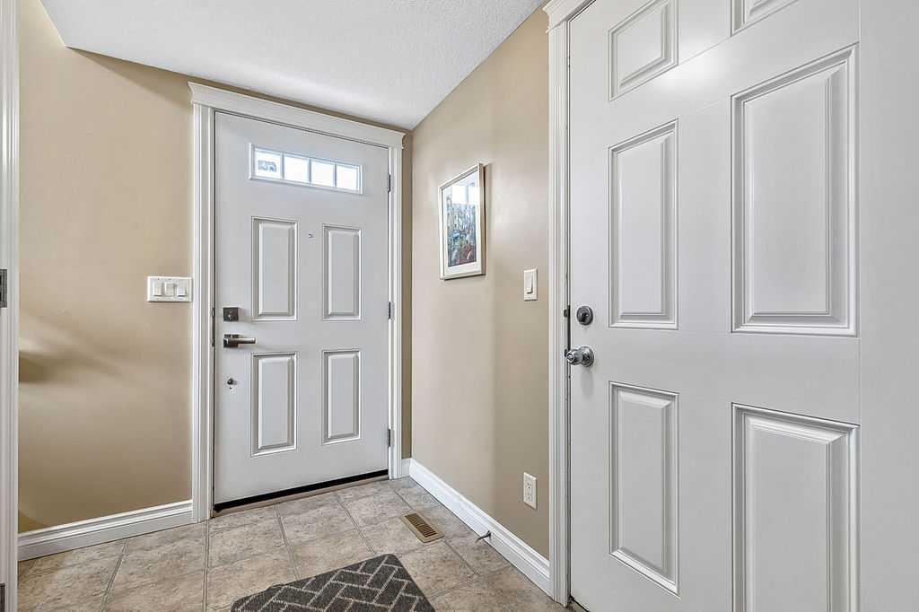 Third View of 103, 308 11 Avenue NW, High River, Alberta, T1V 0G3
