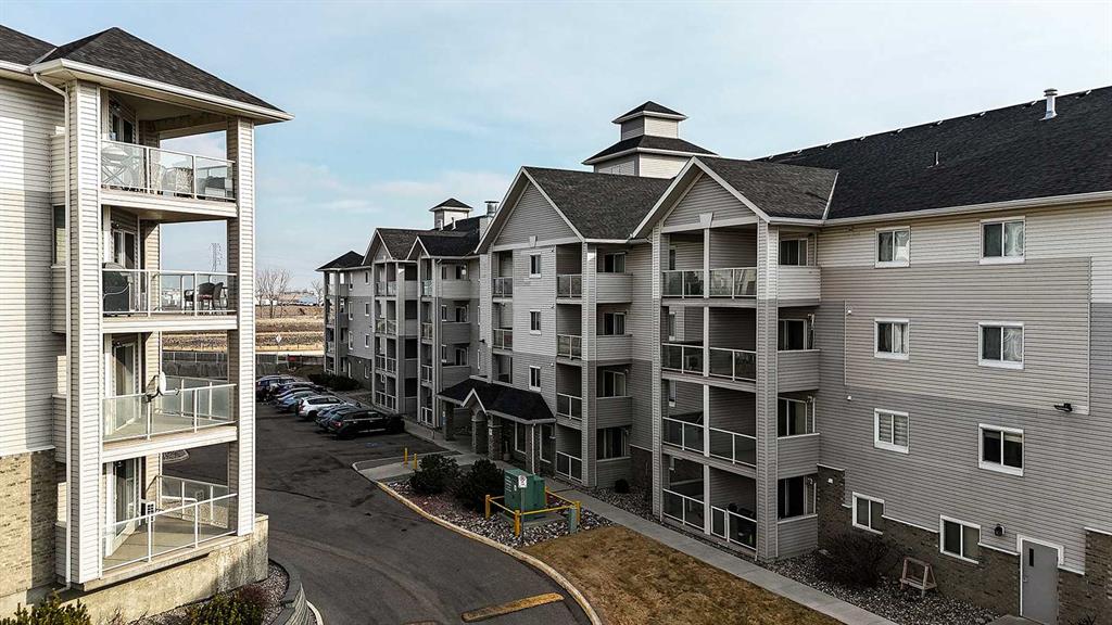 Fifth View of 211, 1616 Saamis Drive NW, Northwest Crescent Heights, Medicine Hat, Alberta, T1B 4X2