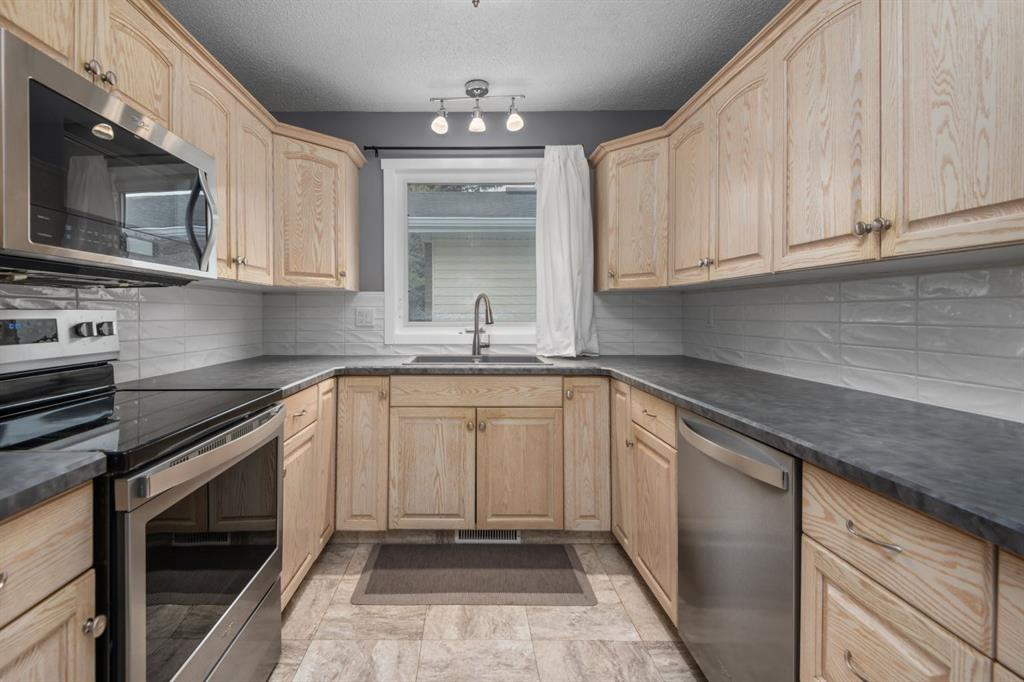 113 Thorson Crescent , A2223723, Alberta,