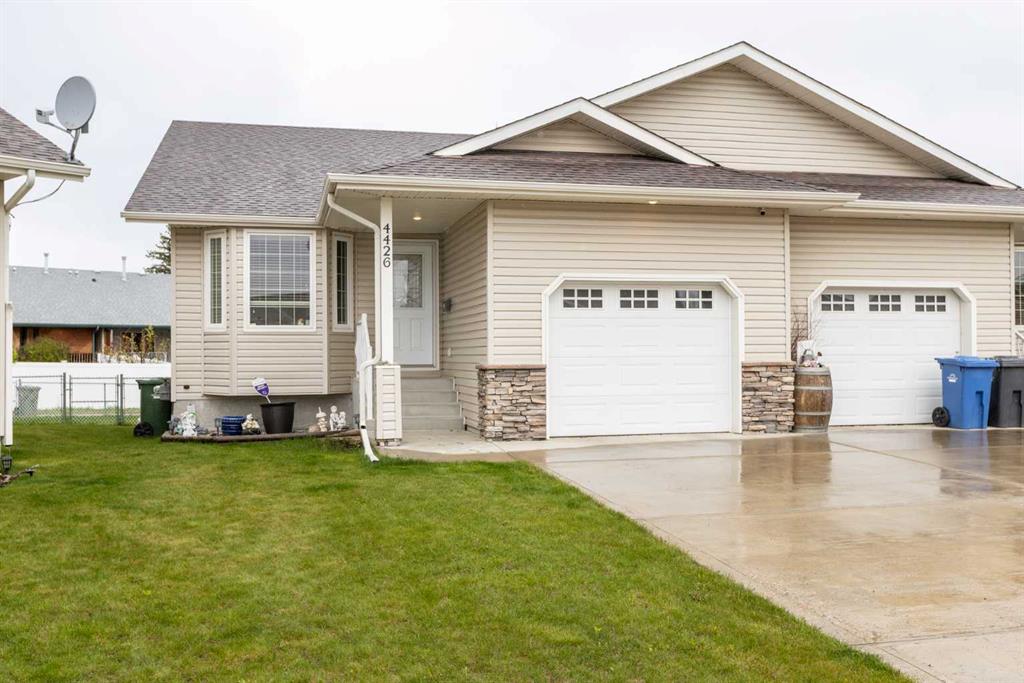 Second View of 4426 47 AvenueClose , Sun Ridge Estates, Innisfail, Alberta, T4G 1Y2