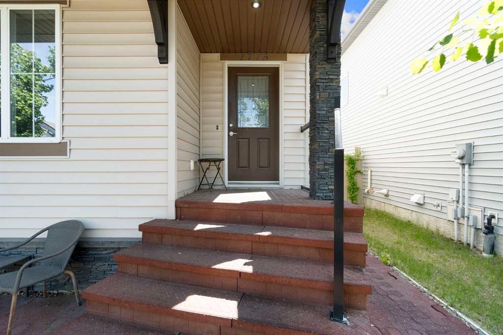 Fourth View of 1715 63 Street SW, Walker, Edmonton, Alberta, T6X 0S2