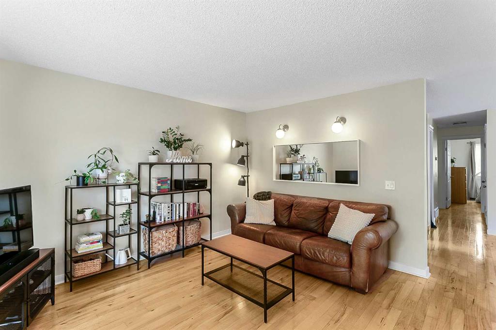 Fourth View of 3432 Cedarille Drive SW, Cedarbrae, Calgary, Alberta, T2W 5A9