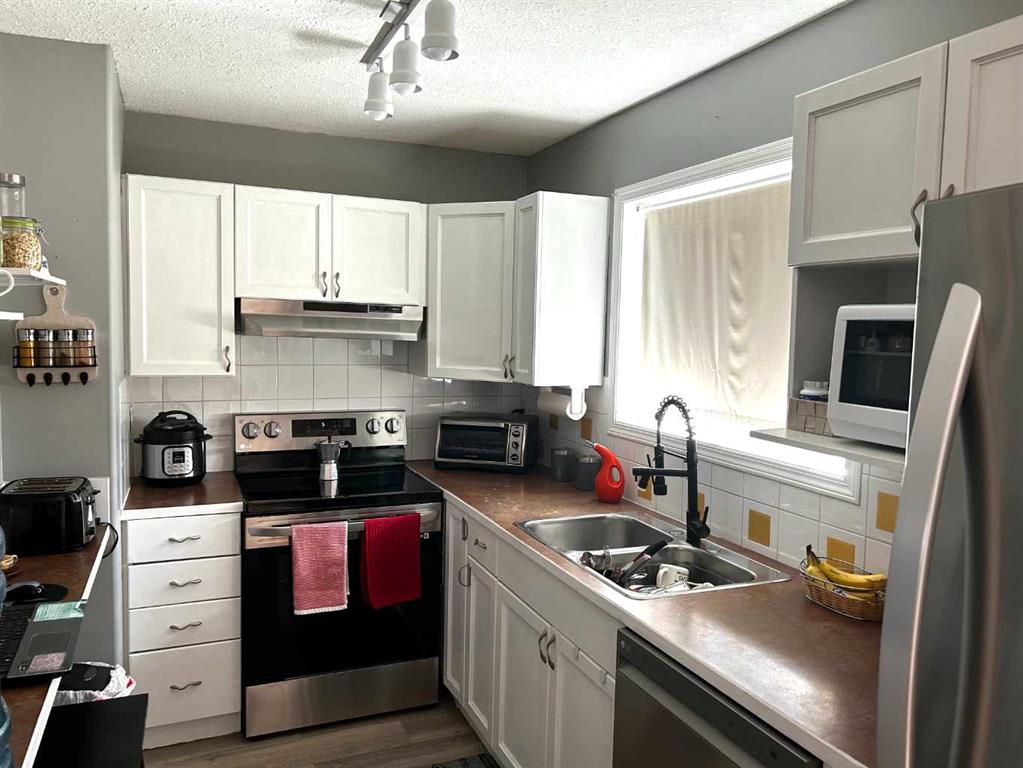 Fifth View of 259 16 Street E, East End, Brooks, Alberta, T1R 1K4
