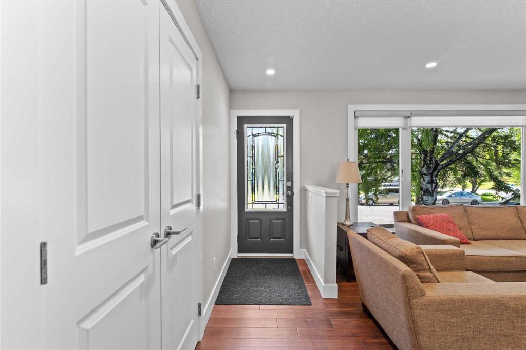 Fifth View of 3307 Lakeside Crescent SW, Lakeview, Calgary, Alberta, T3E 6A7