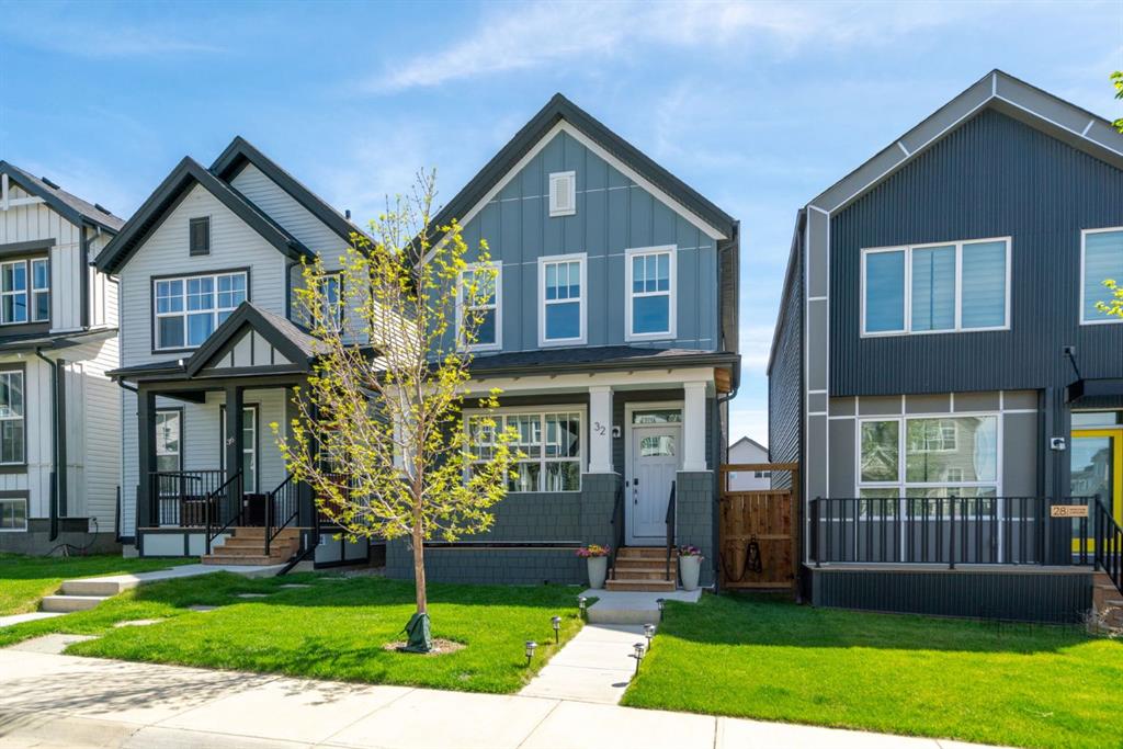 32 Heirloom Crescent SE, A2239881, Alberta,