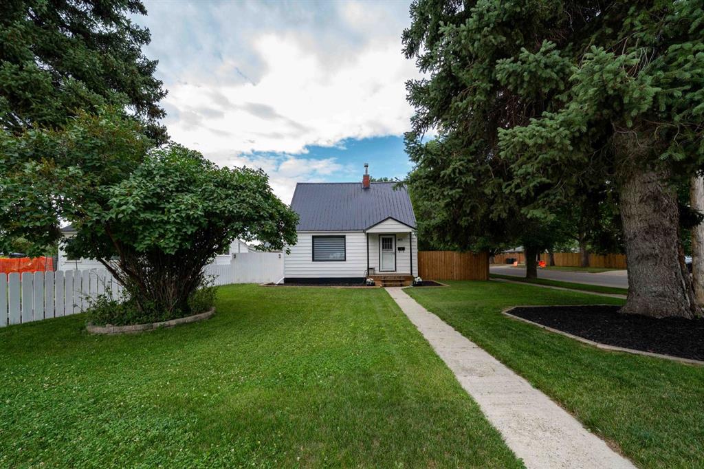 403 11 Street SE, A2239970, Alberta,