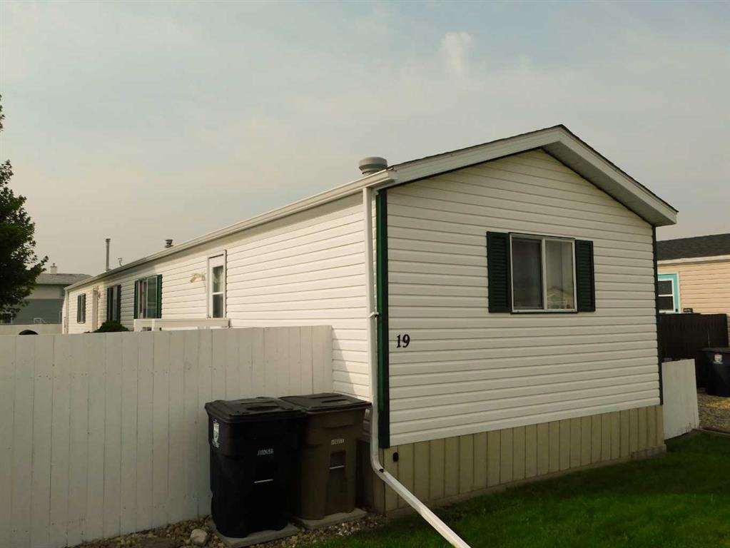 Third View of 19 Meadow Lake Gate , Meadow Lake, Brooks, Alberta, T1R 1E9