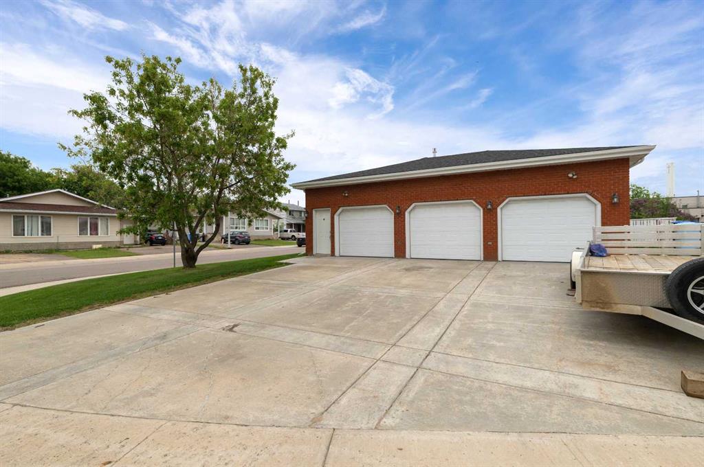 Fifth View of 129 Caldwell Crescent , Thickwood, Fort McMurray, Alberta, T9K 1G4