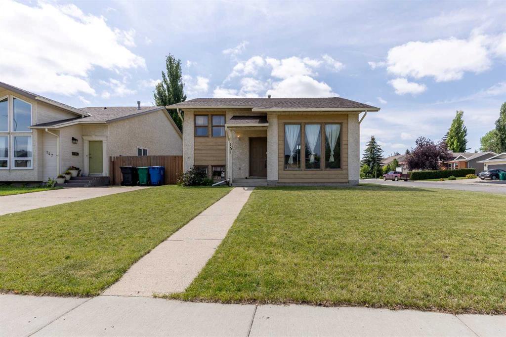 151 Lakhota Crescent W, A2240415, Alberta,