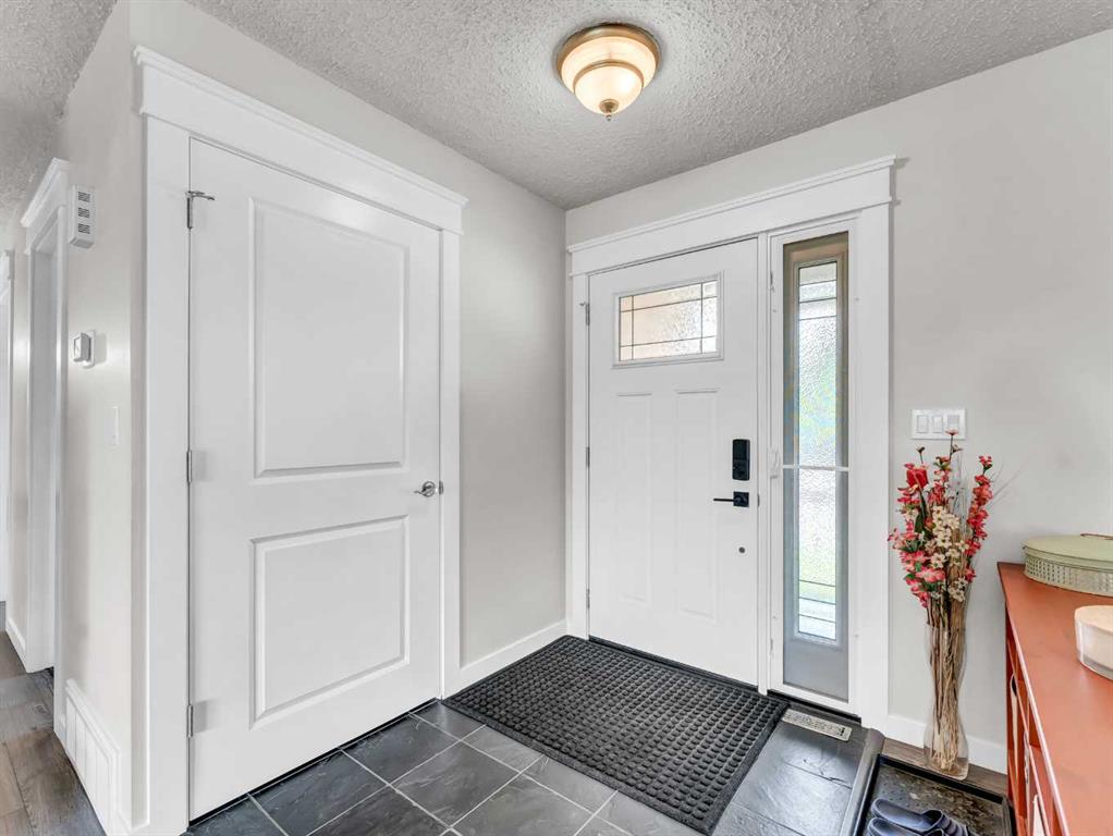 Fifth View of 25 Clematis Court SE, Connaught, Medicine Hat, Alberta, T1B 2A4