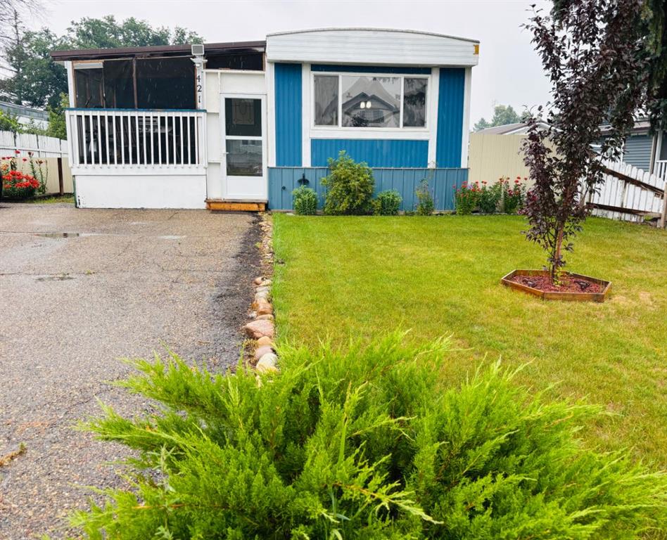 421 Margaret Avenue , A2240585, Alberta,