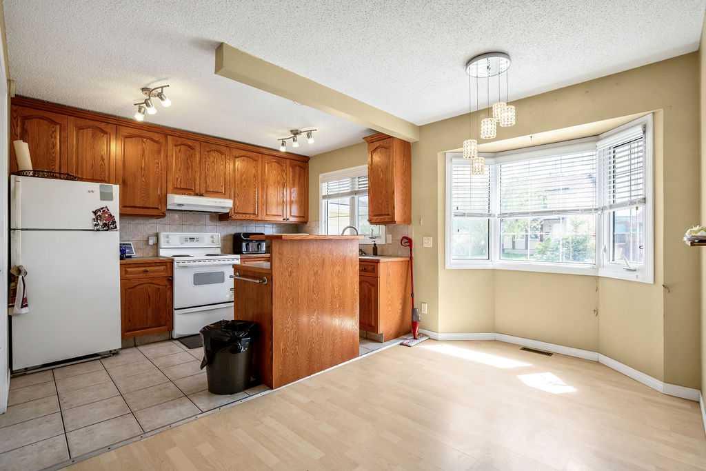 Fifth View of 31 Castleglen Crescent NE, Castleridge, Calgary, Alberta, T3J1N2