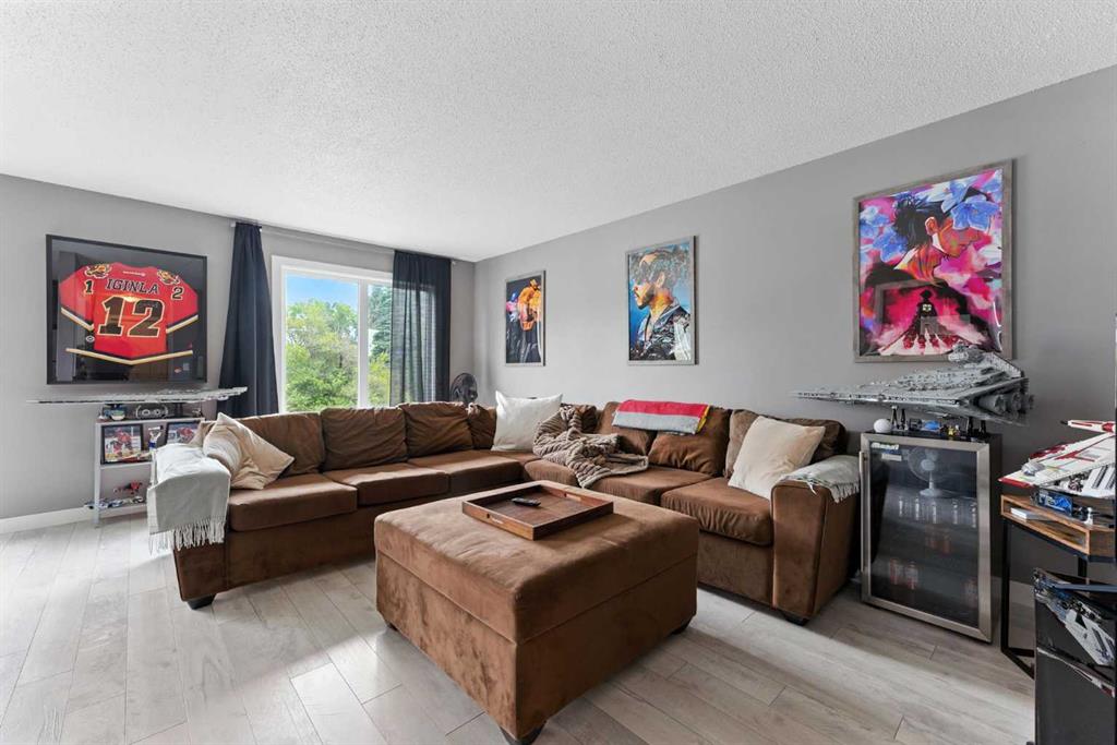 Third View of 1, 125 10 Avenue NE, Crescent Heights, Calgary, Alberta, T2E 0W8