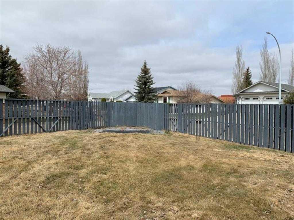 345 2 Street W, A2240838, Alberta,