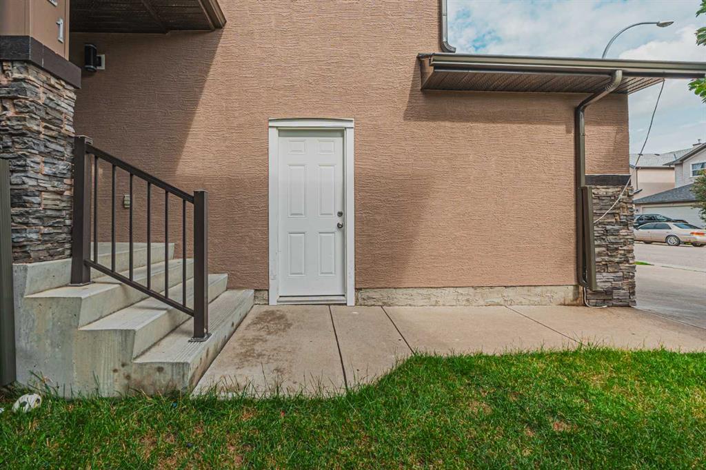 Fifth View of 121 Saddlecrest Green NE, Saddle Ridge, Calgary, Alberta, T3J 5N6