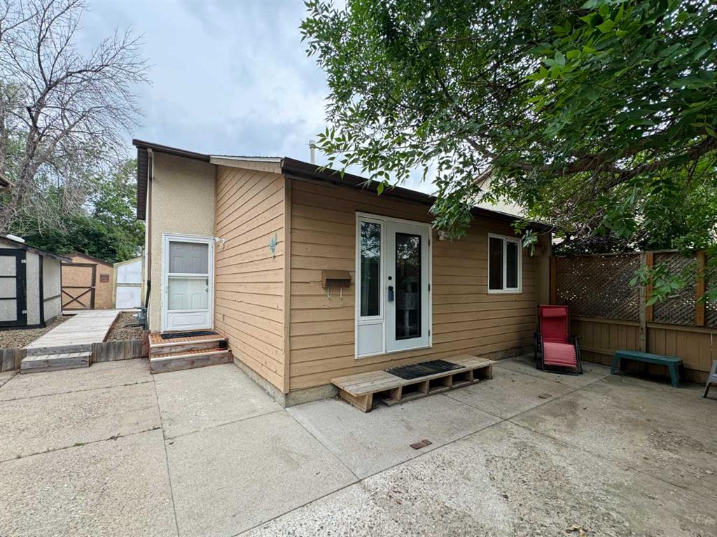 806 Columbia Boulevard W, A2241395, Alberta,