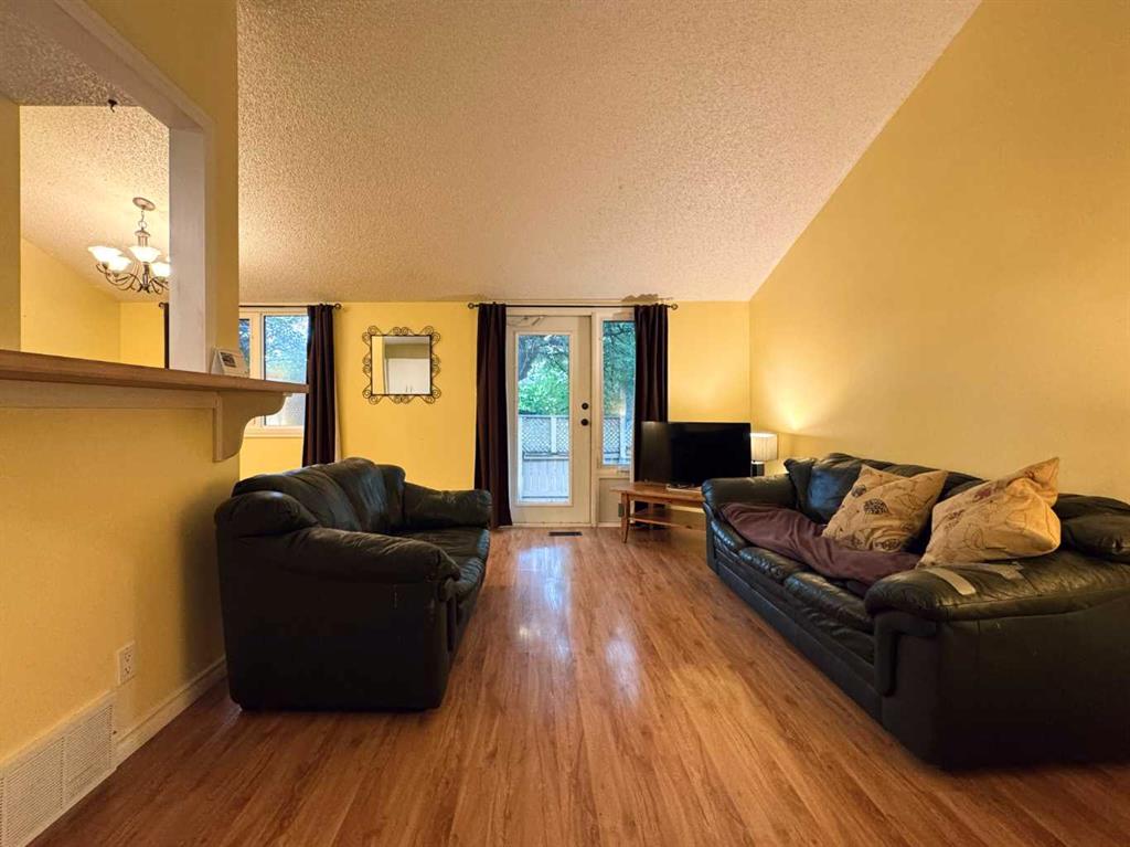 Third View of 806 Columbia Boulevard W, Varsity Village, Lethbridge, Alberta, T1K 5A5