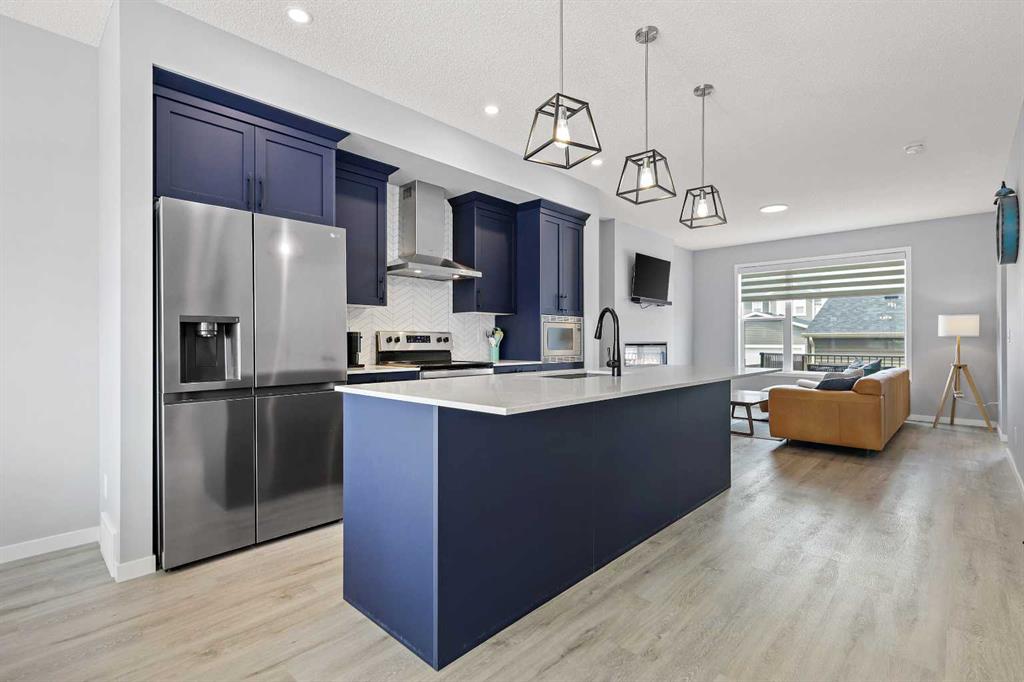 481 W Lakeview Drive , A2241589, Alberta,