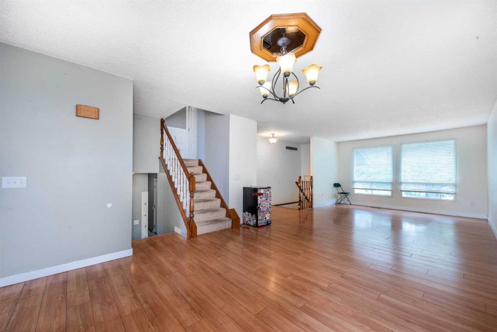 Fifth View of 160 Berkshire Close NW, Beddington Heights, Calgary, Alberta, T3K 1Z4