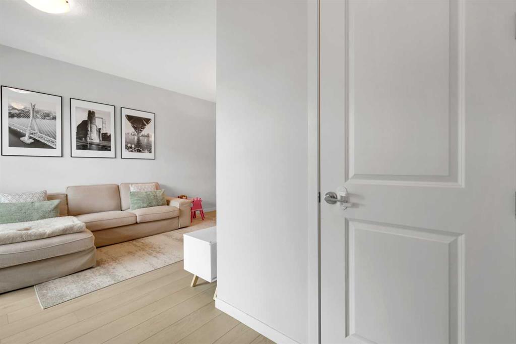 Fifth View of 222 AQUILA Drive NW, Glacier Ridge, Calgary, Alberta, T3R 1Y6