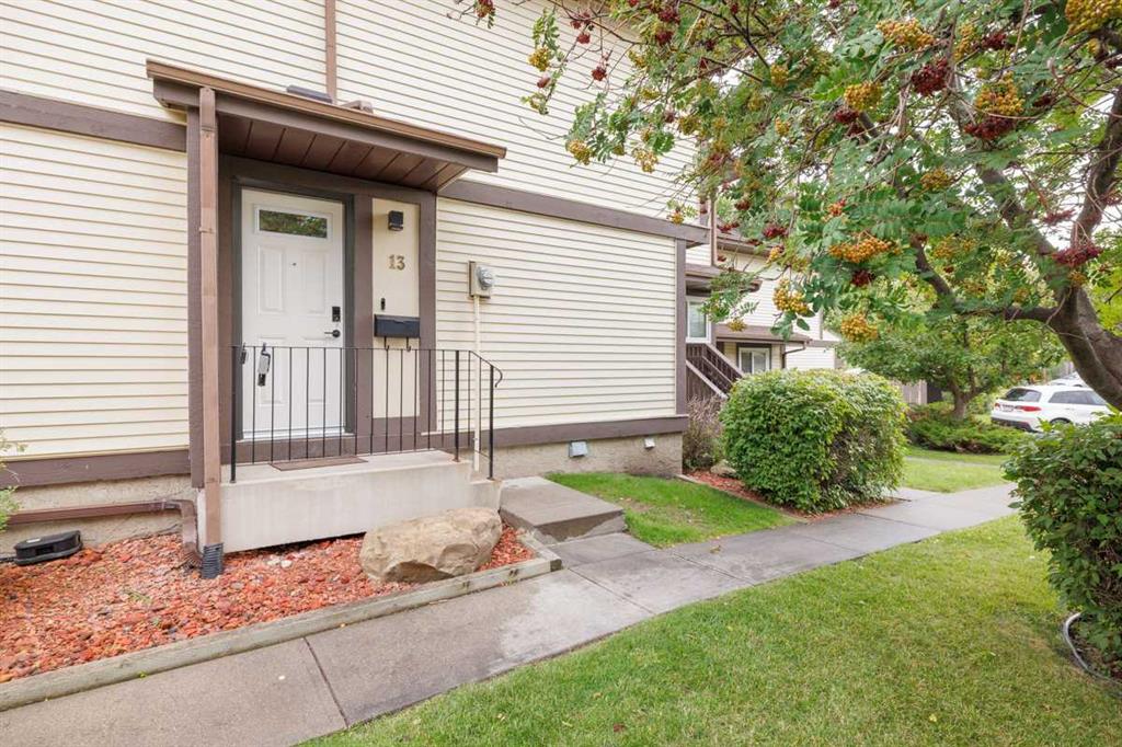 Third View of 13, 115 Bergen Road NW, Beddington Heights, Calgary, Alberta, T3K 1P2