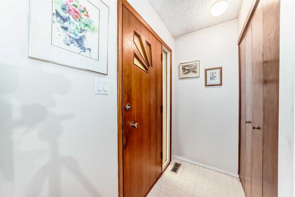 Fourth View of 2425 2 Avenue NW, West Hillhurst, Calgary, Alberta, T2N0M6