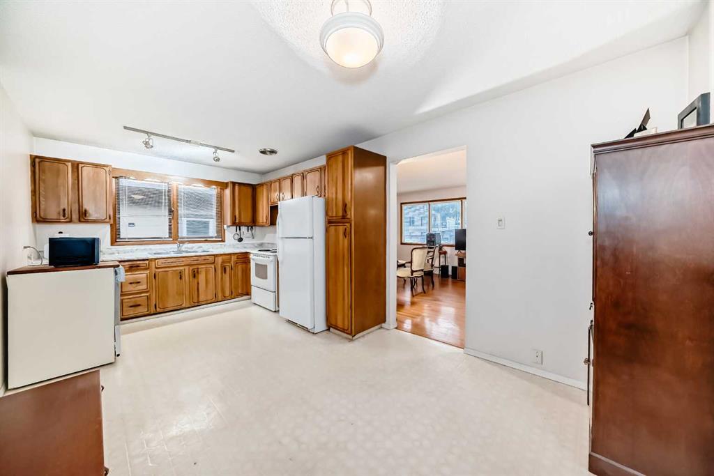 Fifth View of 2425 2 Avenue NW, West Hillhurst, Calgary, Alberta, T2N0M6