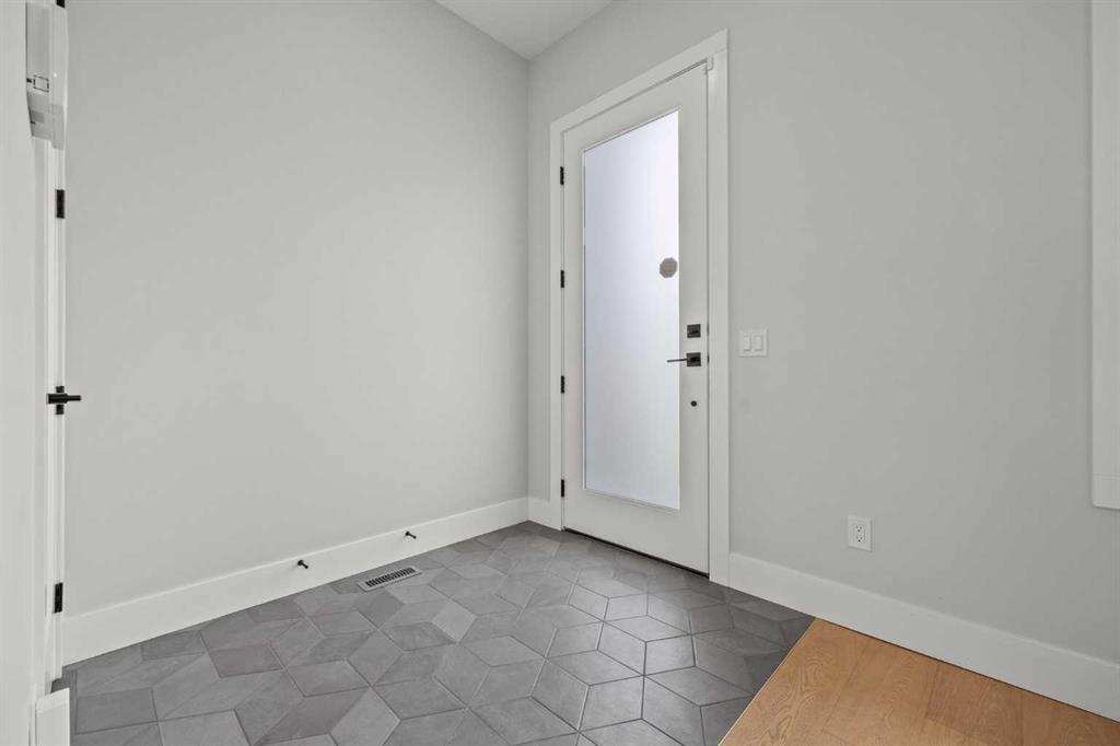 Fourth View of 525 21 Avenue NW, Mount Pleasant, Calgary, Alberta, T2M 1J8
