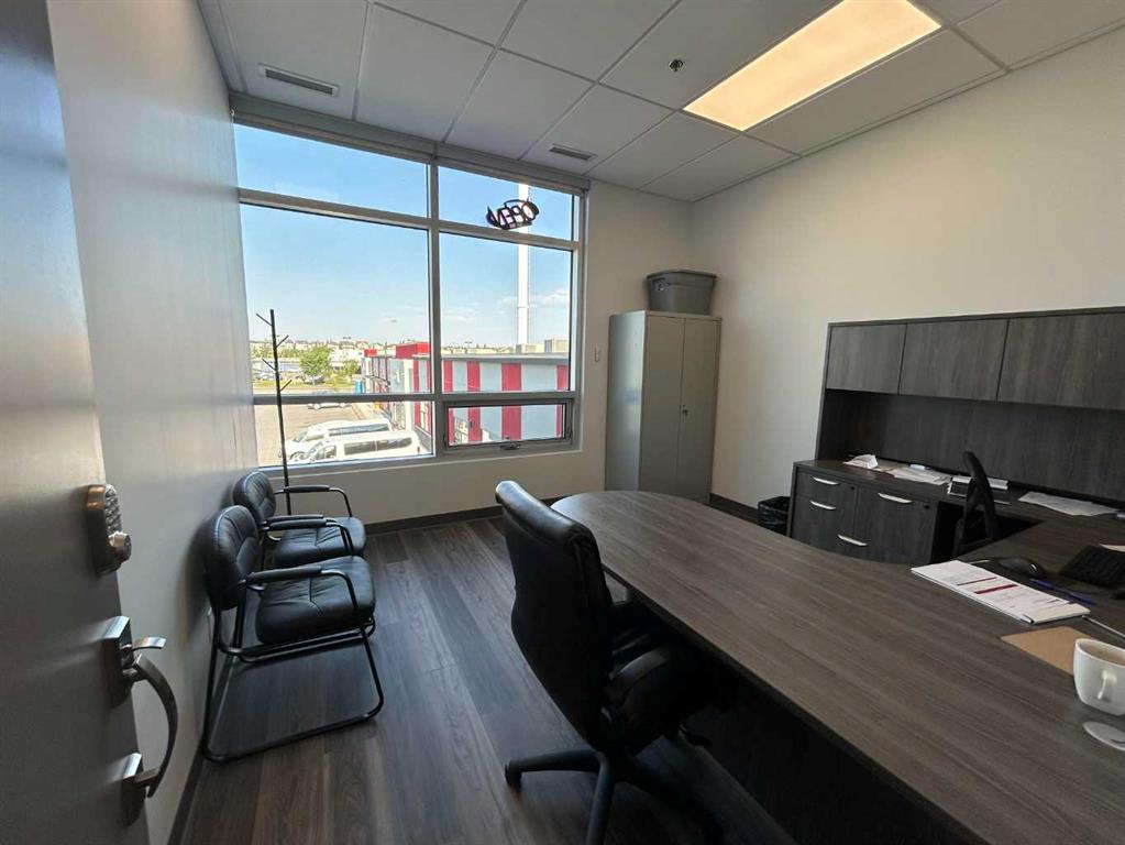 Unit 200, 2974 Main Street SE, A2242055, Alberta,