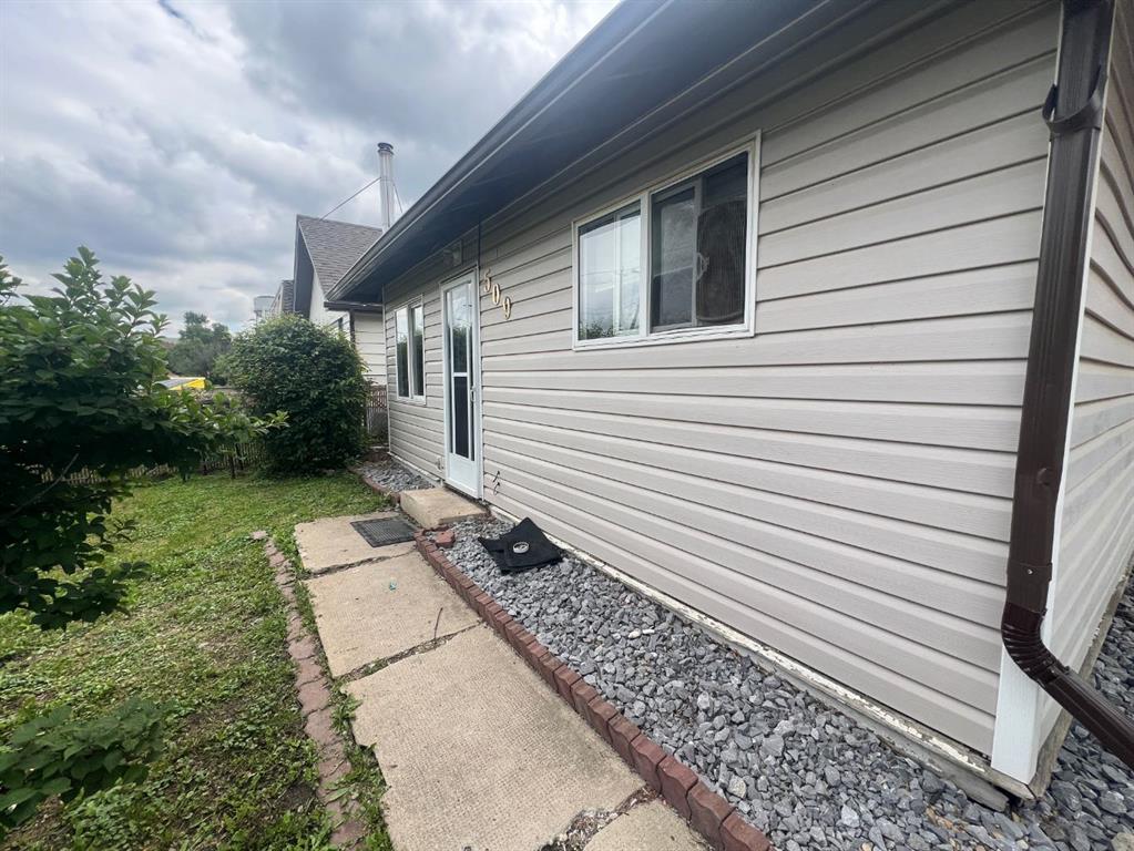 509 2 Avenue W, A2242059, Alberta,