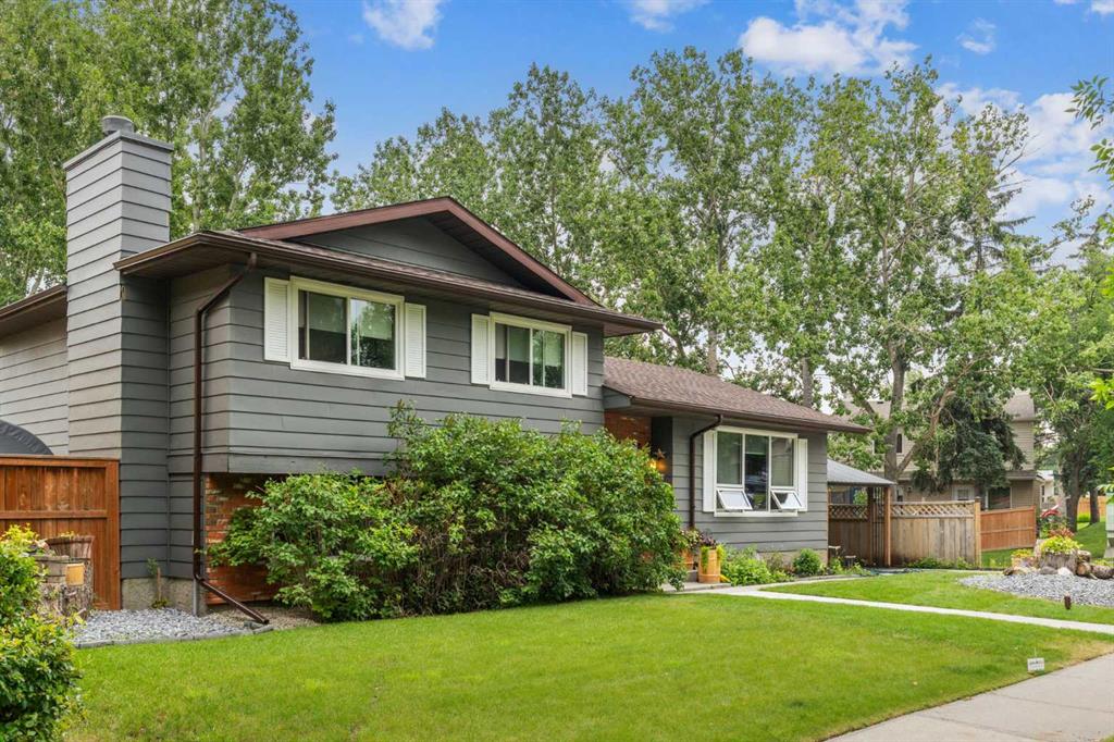 Third View of 1364 Berkley Drive NW, Beddington Heights, Calgary, Alberta, T3K 1T3
