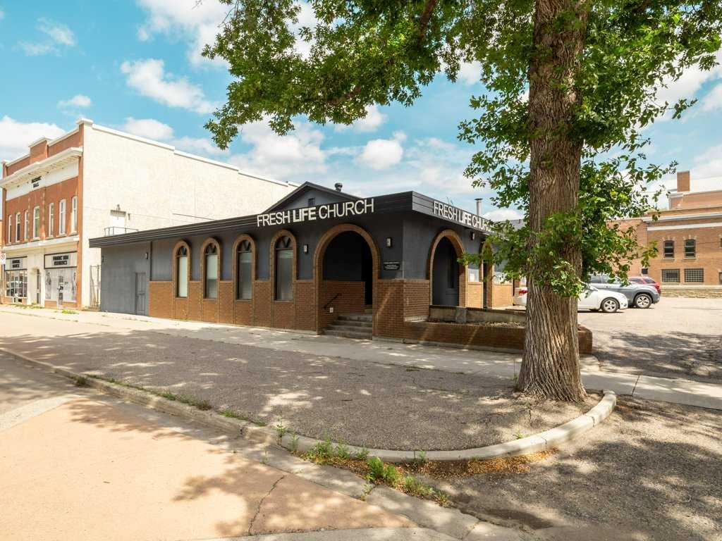 327 10 Street S, A2242135, Alberta,